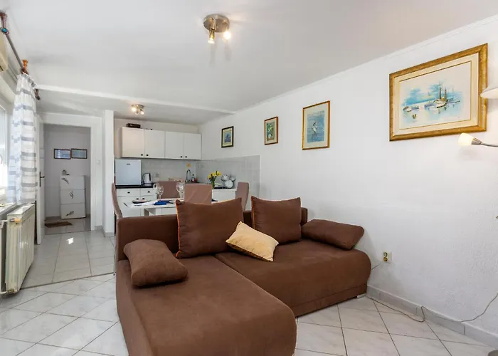 1 Bedroom Cozy In Apartment Kraljevica