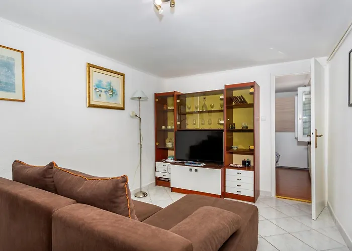 1 Bedroom Cozy In *