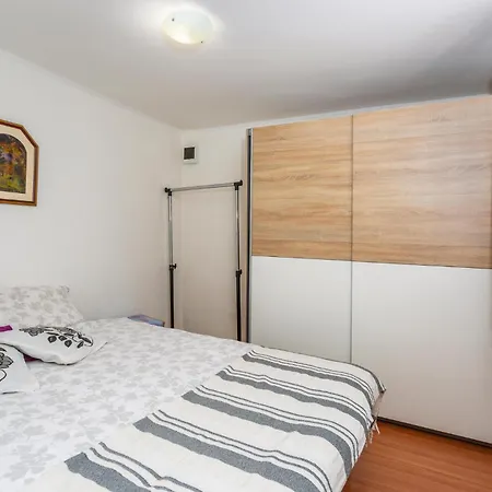 아파트 1 Bedroom Cozy In 클랄제비카